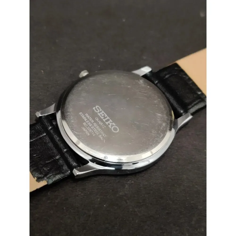 Vintage Style Seiko Quartz Mens Silver Watch & Black accents W/ Leather Strap